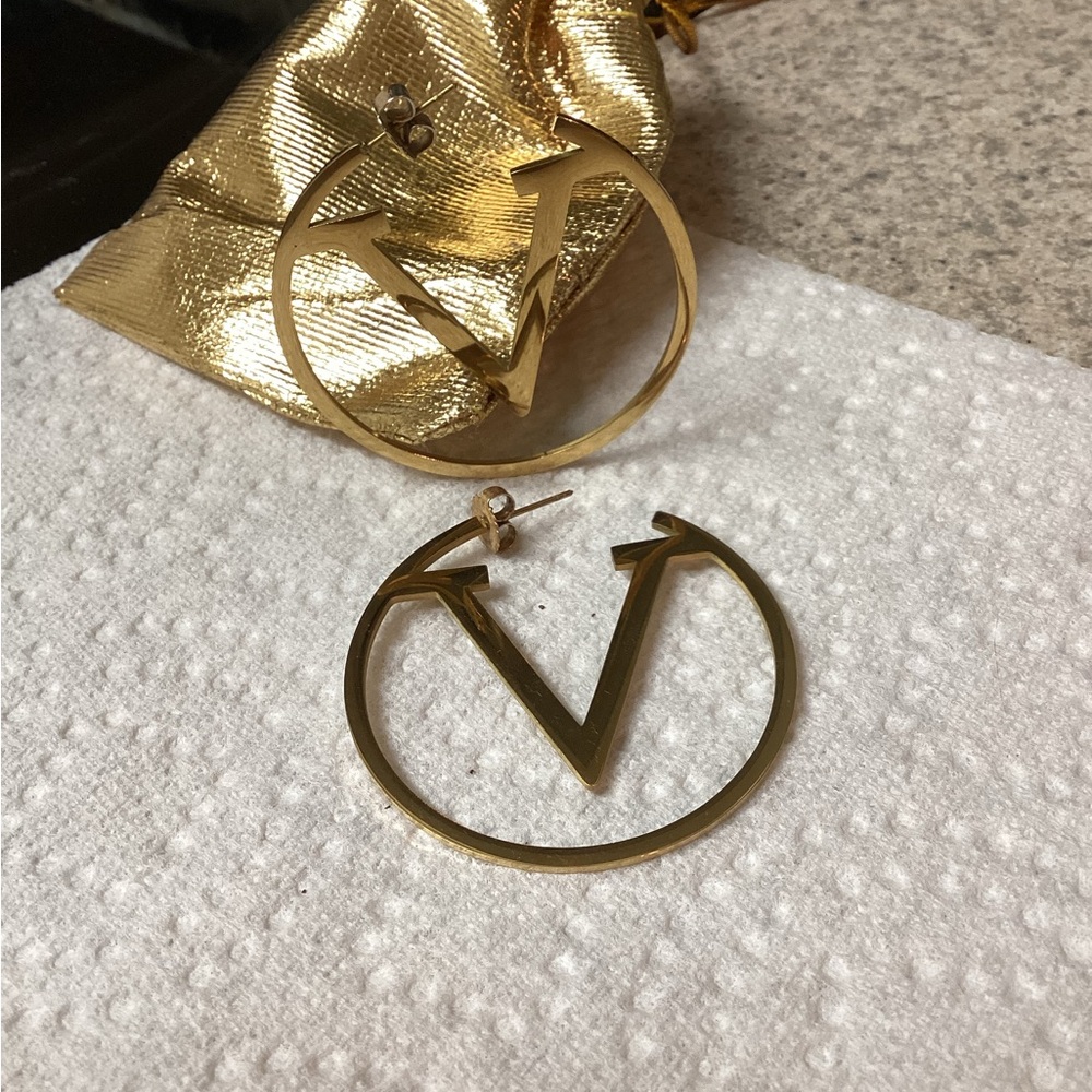 Gold tone Hoop Earrings.